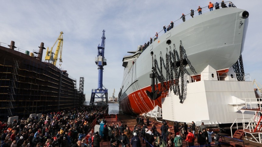 В Петербурге спущен на воду первый боевой ледокол «Иван Папанин»