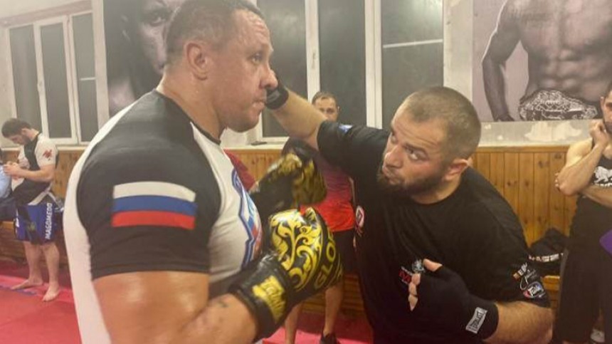 Дагестанский боец показал Кокляеву, как вырубить Емельяненко за 20 секунд