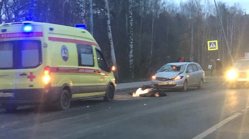 Мужчину насмерть сбили на пешеходном переходе в Петербурге — фото