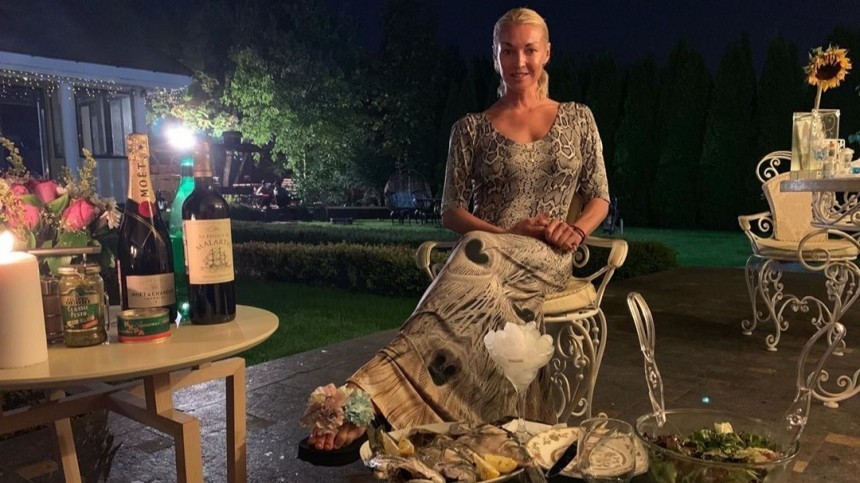 «У меня всегда три бутылки»: Волочкова ответила на обвинения в алкоголизме