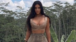 «Семейка Аддамс!» Ким Кардашьян показала фото с детьми в готичных нарядах