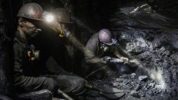 Срочная эвакуация горняков из шахты проходит под Кемерово
