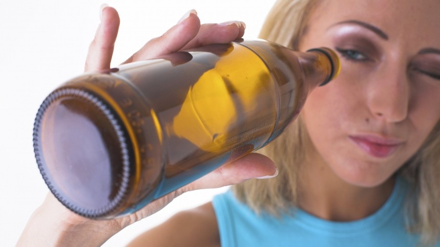 Врач-аддиктолог назвала основные признаки алкоголизма