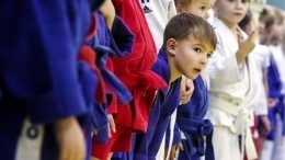Знаменитые борцы приехали в спортивную секцию самбо в Орловскую область