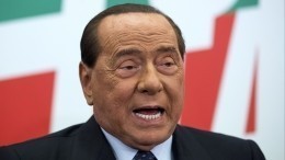 Сильвио Берлускони упал в давке и угодил в больницу