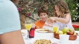 Что категорически нельзя есть на завтрак детям и взрослым? — отвечает диетолог