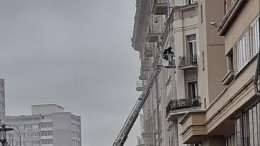 Шахта лифта обрушилась в жилом доме в Москве из-за пожара