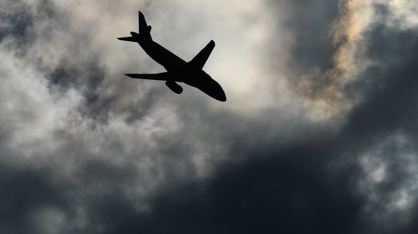 Появилось видео экстренной посадки самолета в аэропорту Тюмени