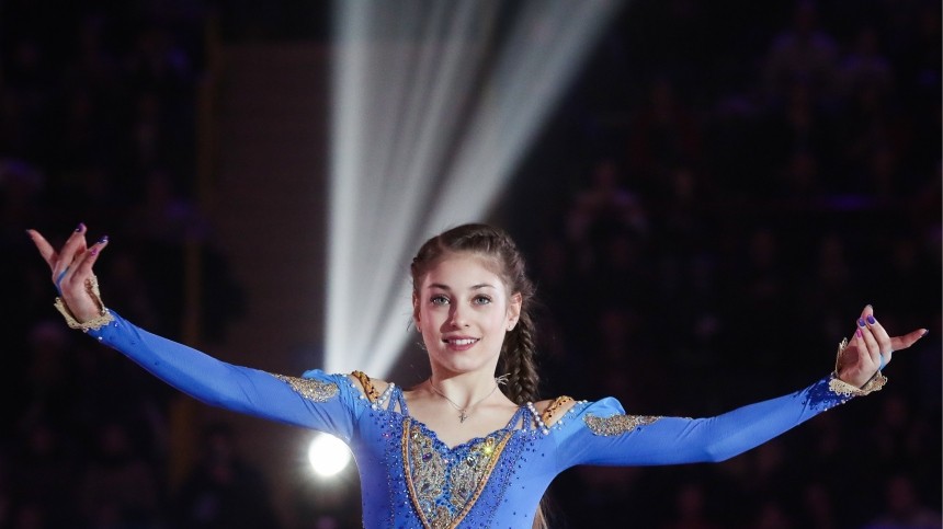 Видео: золотую медаль Алены Косторной случайно вручили фигуристке из США
