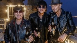 Видео: Группа Scorpions спела на фоне российского флага в столице