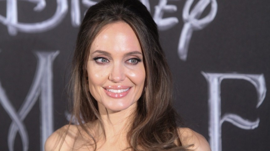 Анджелина Джоли призналась в зависимости от Брэда Питта