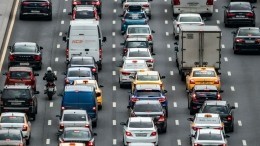 Видео: петербургский автомобилист играет на гитаре в пробке