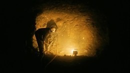 Рабочий пострадал в результате обрушения на шахте в Свердловской области