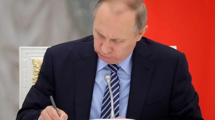 Путин подписал закон о допрегулировании деятельности СМИ-иноагентов