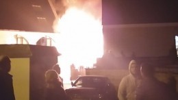 Мощный пожар произошел в отеле на западе Лондона — видео