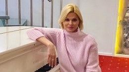 «Шикарный вид»: Ирина Круг блеснула грудью в платье с глубоким декольте