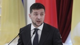 «Человек посередине»: Зеленский с небрежной щетиной попал на обложку Time