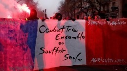 Видео: Во Франции произошли столкновения митингующих с полицией