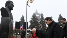 Видео: в Донбассе установили памятный бюст Иосифу Кобзону