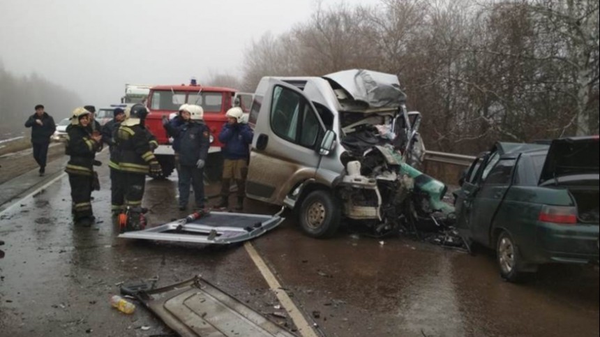 Пять человек погибли в ДТП с грузовиком в Воронежской области