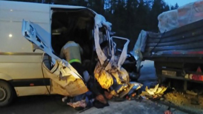 Три человека погибли в ДТП с «КАМАЗом» в Архангельской области
