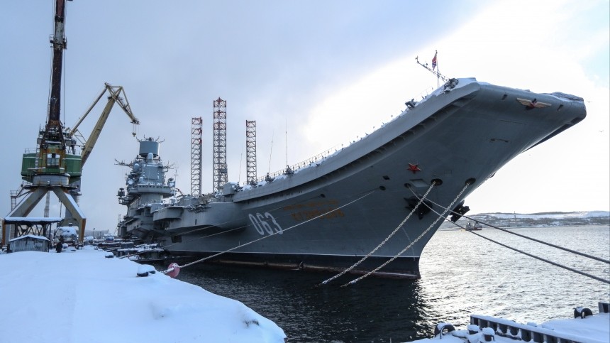 Пожар на авианесущем крейсере «Адмирал Кузнецов» возник в одном из отсеков