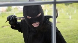 В Мытищах трое грабителей связали хозяев дома и вынесли миллион рублей и золото