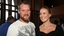 «Остались одни долги»: До свадьбы с Летучей Анашенков со скандалом ушел из семьи