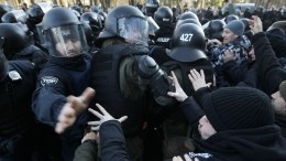 Видео: митинги у Верховной рады превратились в стычки с полицией