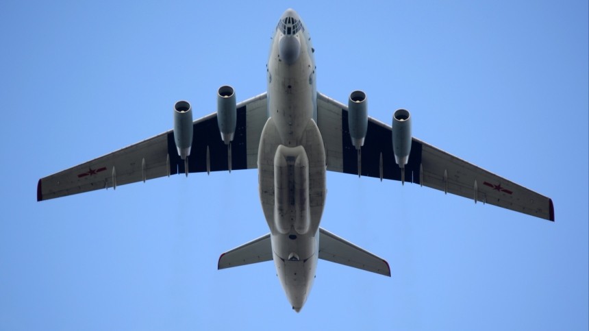 Самолет Ил-76 экстренно приземлился в Жуковском