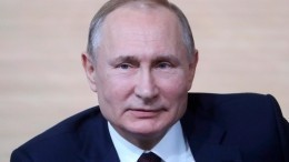 «Это будет укреплять семью»: Путин пошутил про жен российских работников