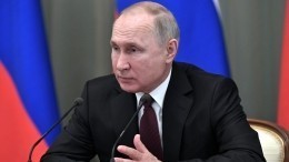 Путин поздравил министров с низкой инфляцией и ростом доходов россиян