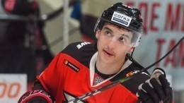 Российскому хоккеисту порезали руку коньком в матче НХЛ