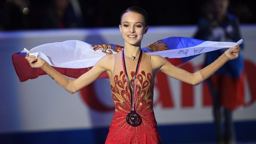 Анна Щербакова вновь стала чемпионкой РФ по фигурному катанию в Красноярске