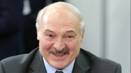 Александр Лукашенко вальсировал на Венском балу в Минске с молодой брюнеткой