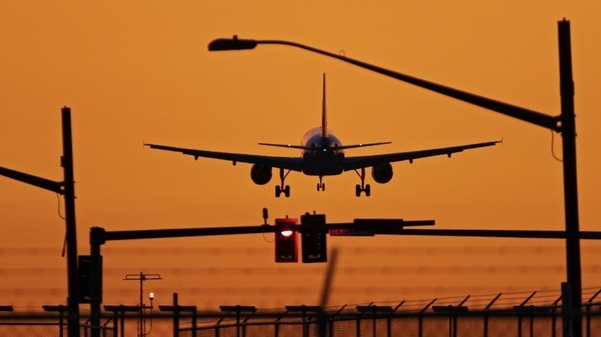 Пассажирский самолет экстренно сел в Екатеринбурге
