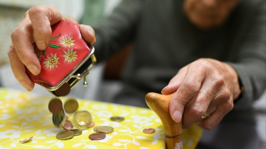 У пенсионерки накануне Нового года в магазине Подмосковья похитили 10 млн рублей