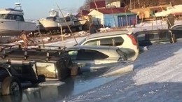 Видео: Около 30 автомобилей разом провалились под лед в Приморье