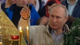 Путин присутствует на Рождественской службе в Спасо-Преображенском соборе Петербурга