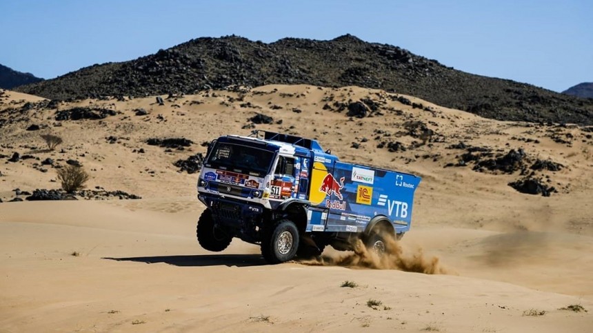 Экипаж Каргинова победил в третьем этапе ралли «Дакар» в зачете грузовиков