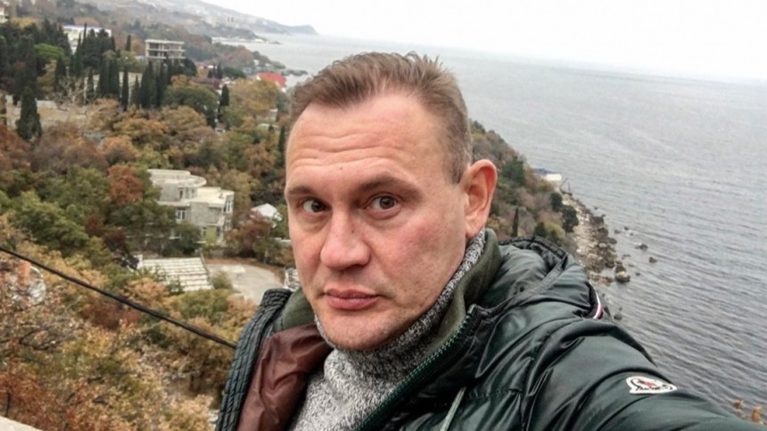 «Попали в кювет»: Степан Меньщиков получил травмы и едва не сгорел в ДТП
