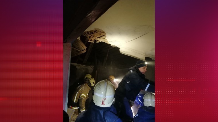 МЧС: три человека извлекли из-под завалов после хлопка газа в Уфе
