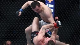 Российский боец Аскар Аскаров победил американца Эллиота на турнире UFC 246