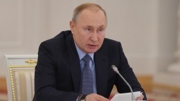 Путин: руководители медучреждений не должны получать больше рядовых врачей