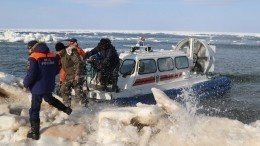 Около 600 рыбаков оторвались на льдине от берега на Сахалине