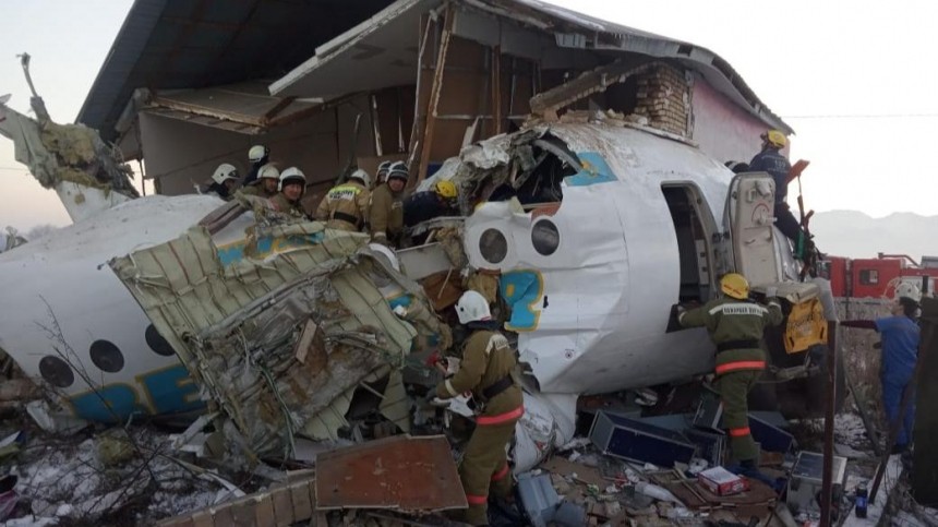 Умер второй пилот разбившегося в Алма-Ате самолета компании Bek Air