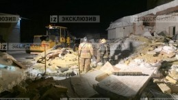 Фото с места обрушения кровли кафе в Новосибирске