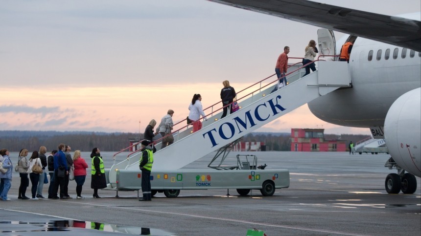 Стойка шасси частично разрушилась при посадке самолета в Томске — прокуратура