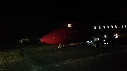 Фото самолета, у которого при посадке в Томске разрушилась стойка шасси