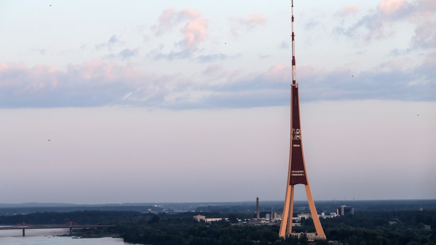 В Латвии прошли обыски в компании, транслирующей российские каналы